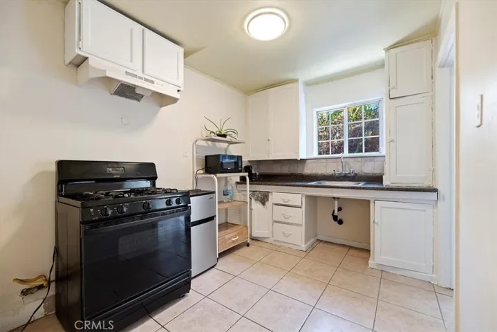 Vacant Unit: Kitchen