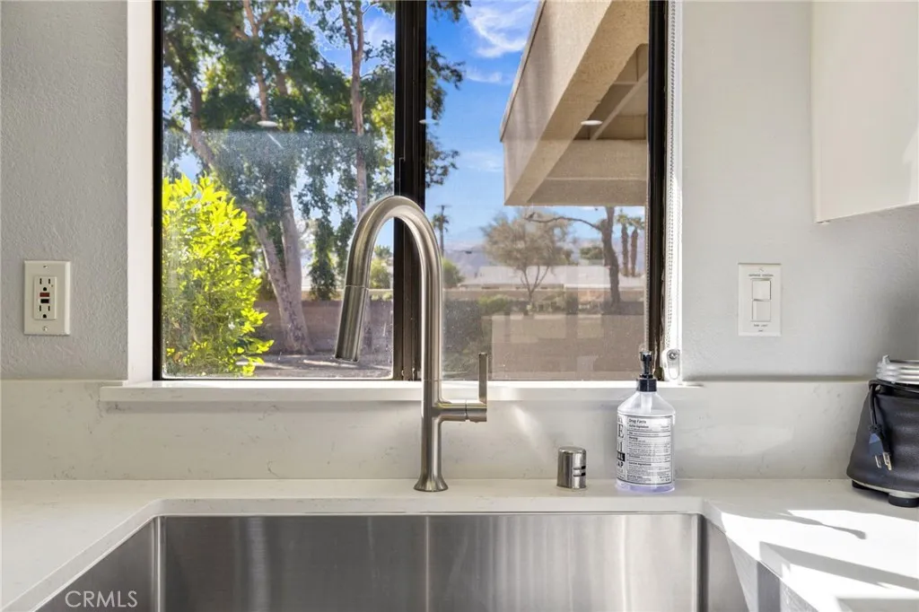 77116 Pauma Valley Way, Palm Desert, California 92211 home-pic-8