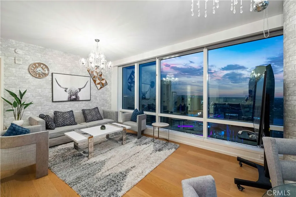877 Francisco Street 4111, Los Angeles, California 90017 home-pic-13