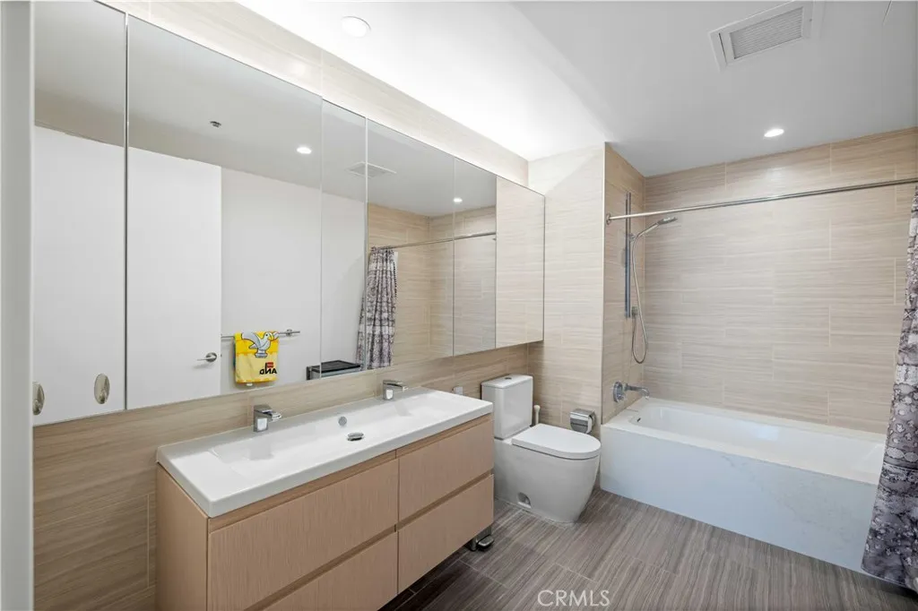 877 Francisco Street 4111, Los Angeles, California 90017 home-pic-17