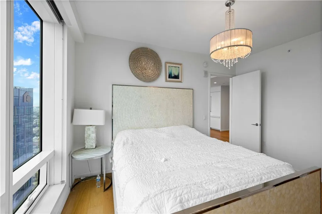 877 Francisco Street 4111, Los Angeles, California 90017 home-pic-16
