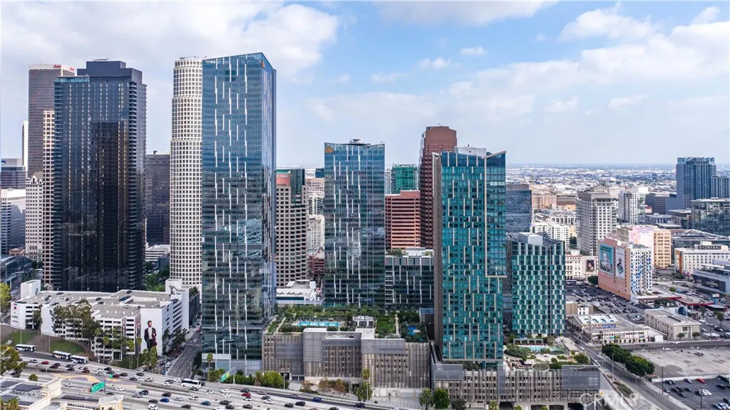 877 Francisco Street 4111, Los Angeles, California 90017 home-pic-36