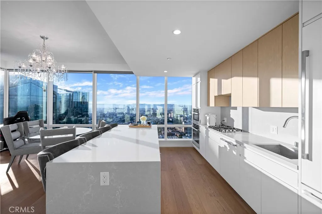 877 Francisco Street 4111, Los Angeles, California 90017 home-pic-4