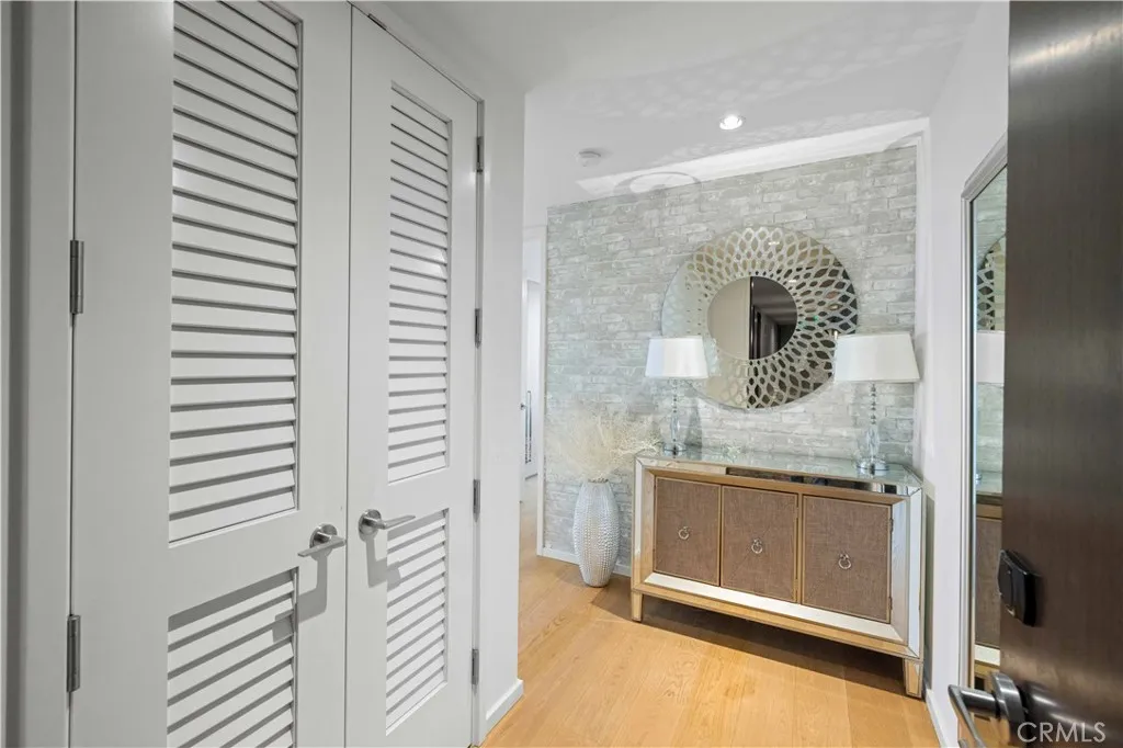 877 Francisco Street 4111, Los Angeles, California 90017 home-pic-21