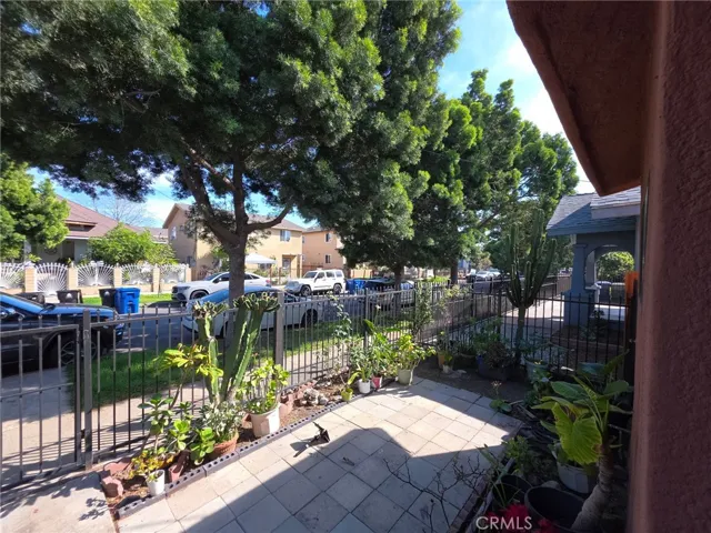 5323 Latham, Los Angeles, California 90011