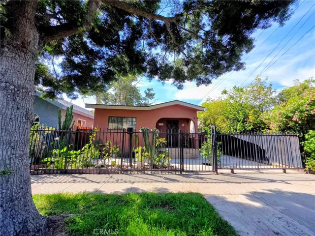 5323 Latham, Los Angeles, California 90011