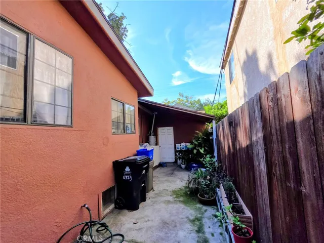 5323 Latham, Los Angeles, California 90011