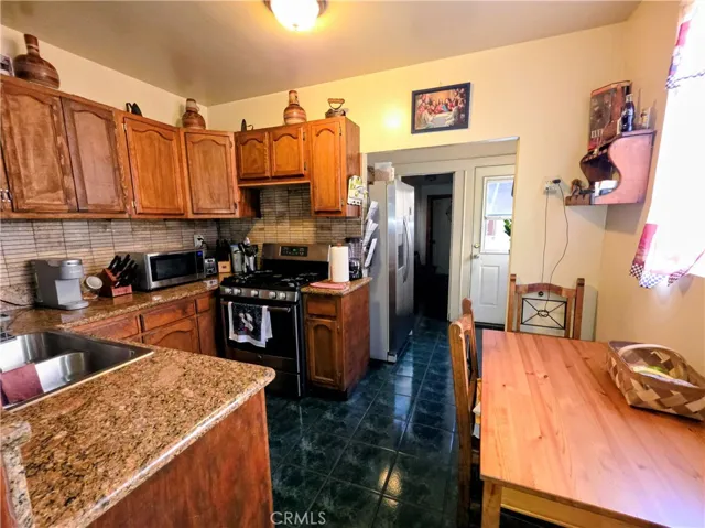5323 Latham, Los Angeles, California 90011