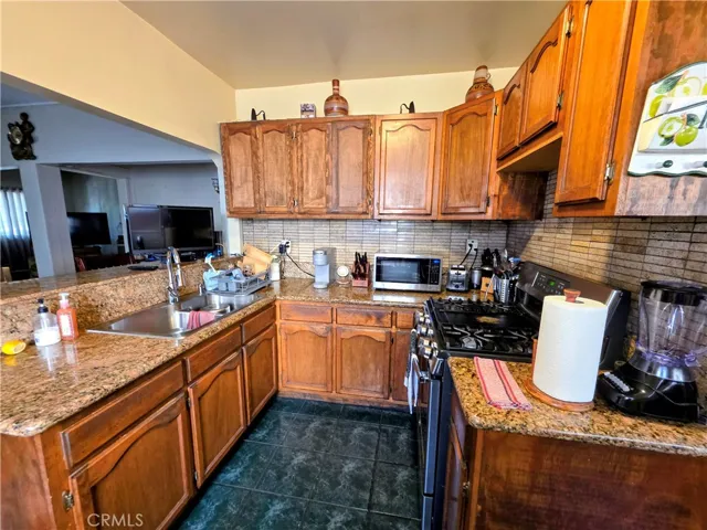 5323 Latham, Los Angeles, California 90011