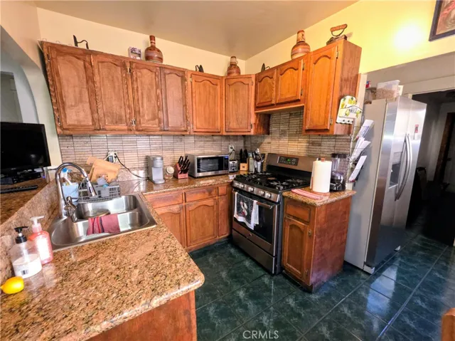 5323 Latham, Los Angeles, California 90011