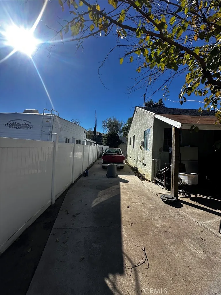10961 Sharp Avenue, San Fernando, California 91345 home-pic-8