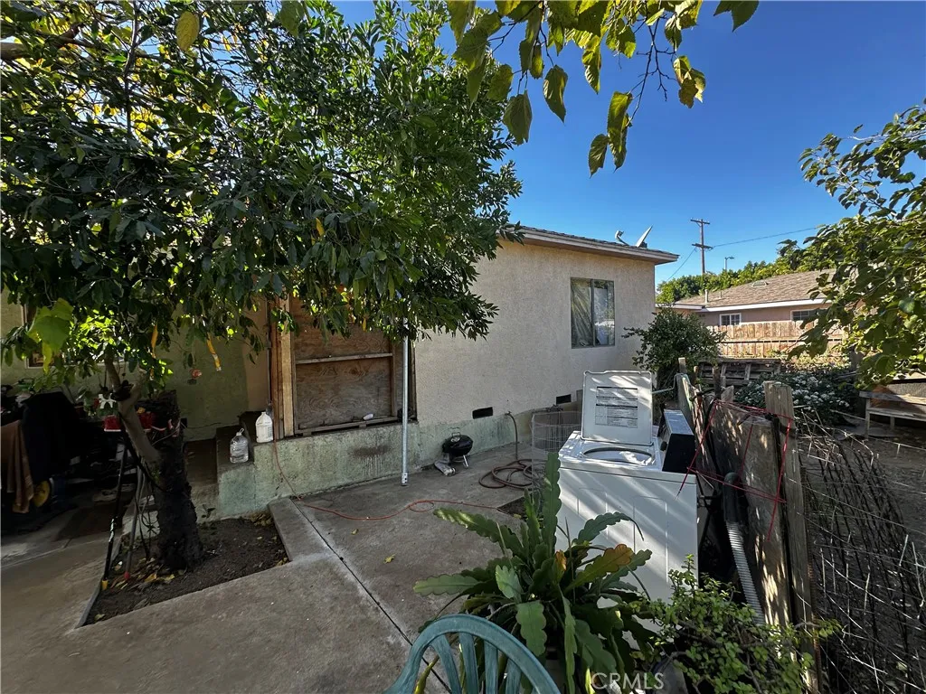 10961 Sharp Avenue, San Fernando, California 91345 home-pic-3