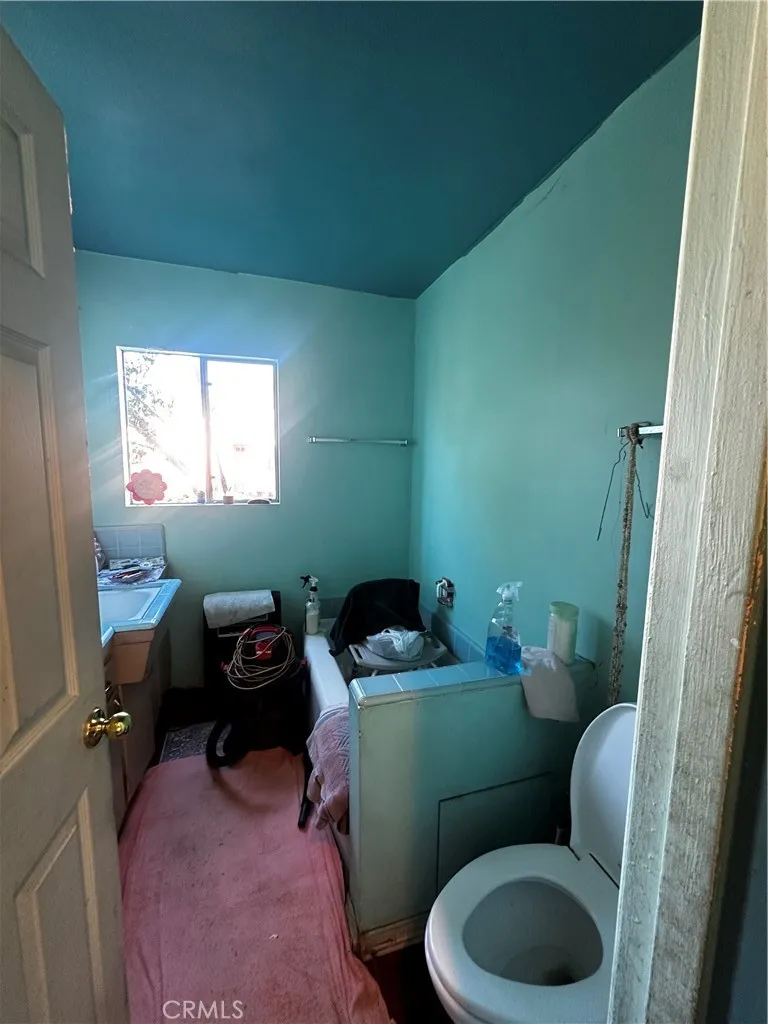 10961 Sharp Avenue, San Fernando, California 91345 home-pic-7
