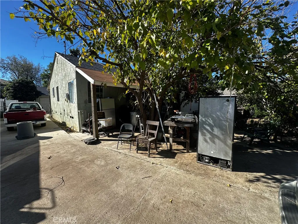 10961 Sharp Avenue, San Fernando, California 91345 home-pic-1