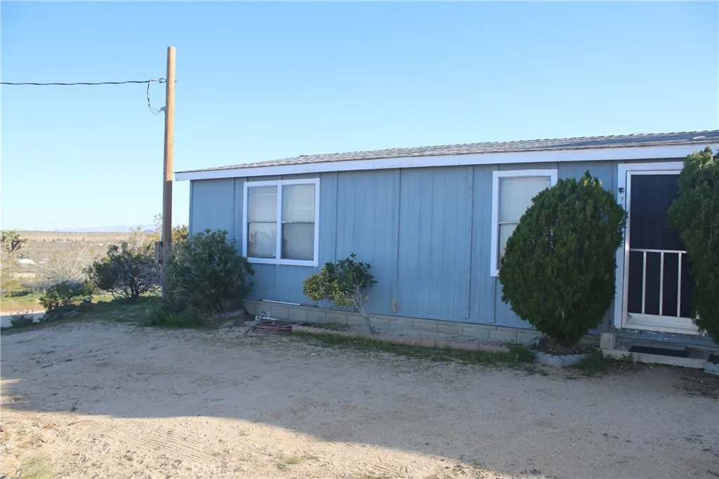 1147 Cherokee, Yucca Valley, California 92284 home-pic-27