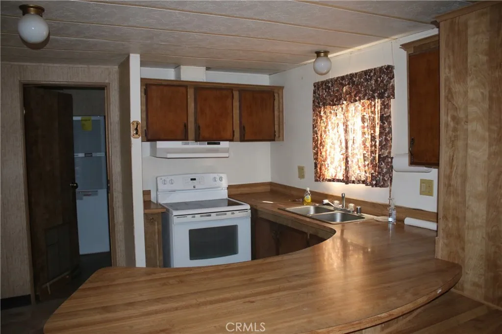 1147 Cherokee, Yucca Valley, California 92284 home-pic-23