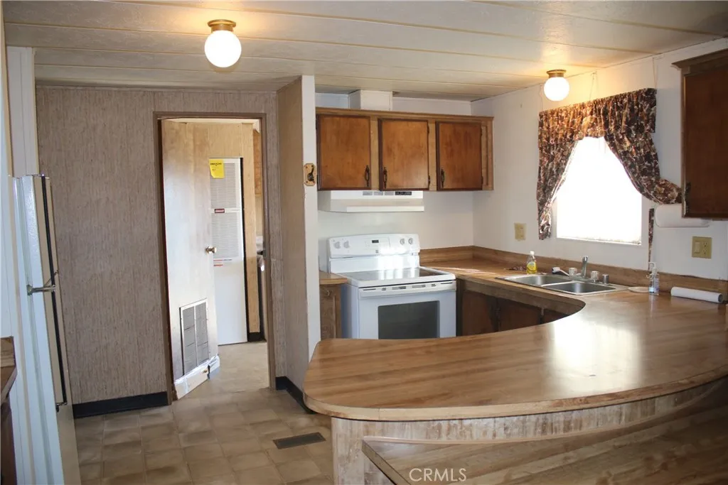 1147 Cherokee, Yucca Valley, California 92284 home-pic-6
