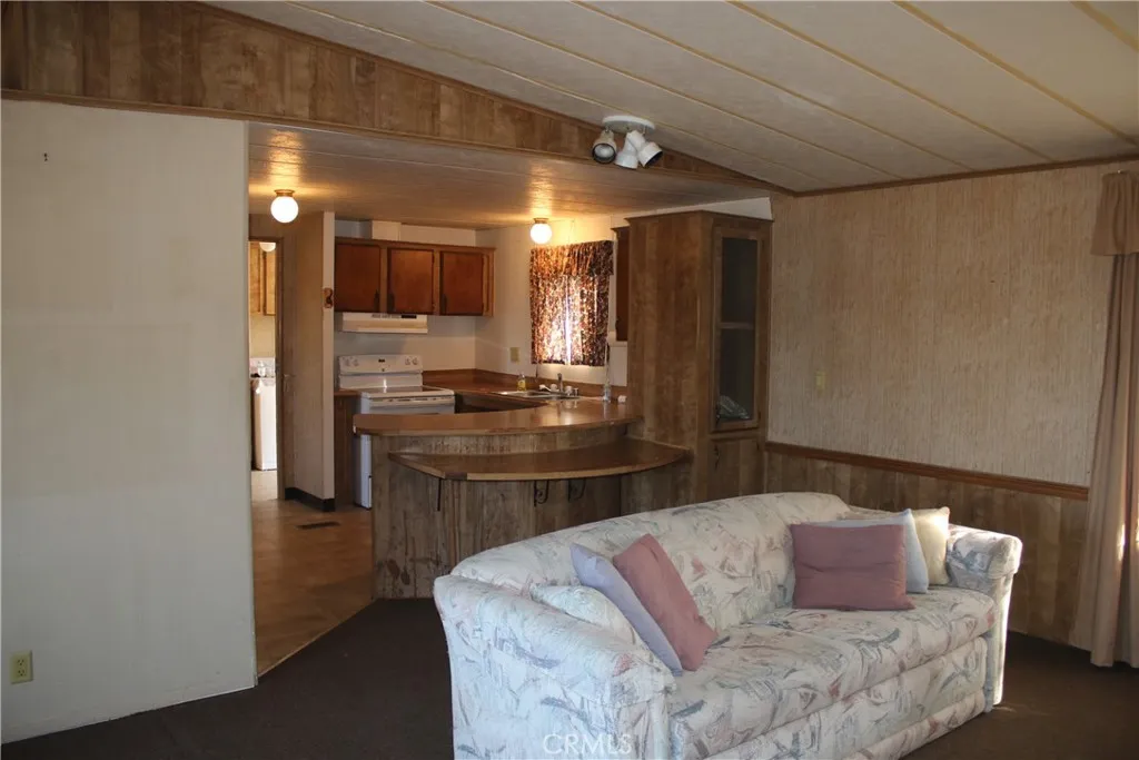 1147 Cherokee, Yucca Valley, California 92284 home-pic-5