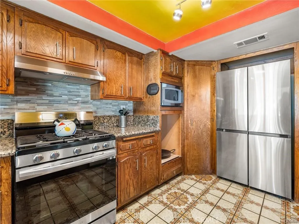 13916 Burning Tree Drive, Victorville, California 92395 home-pic-22