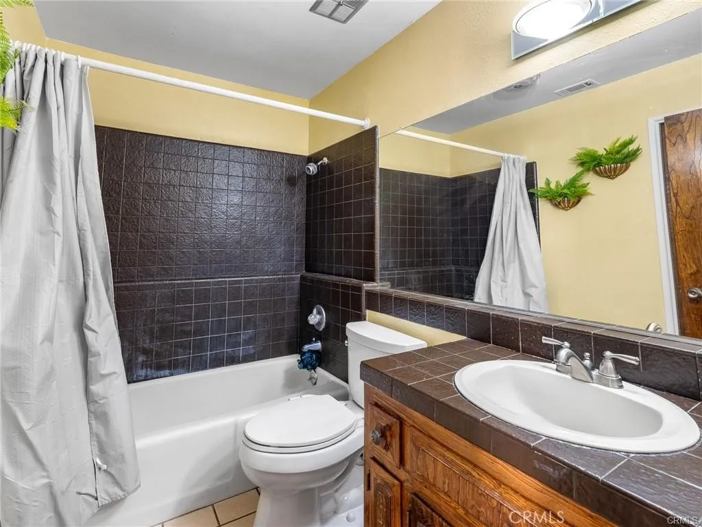 13916 Burning Tree Drive, Victorville, California 92395 home-pic-17