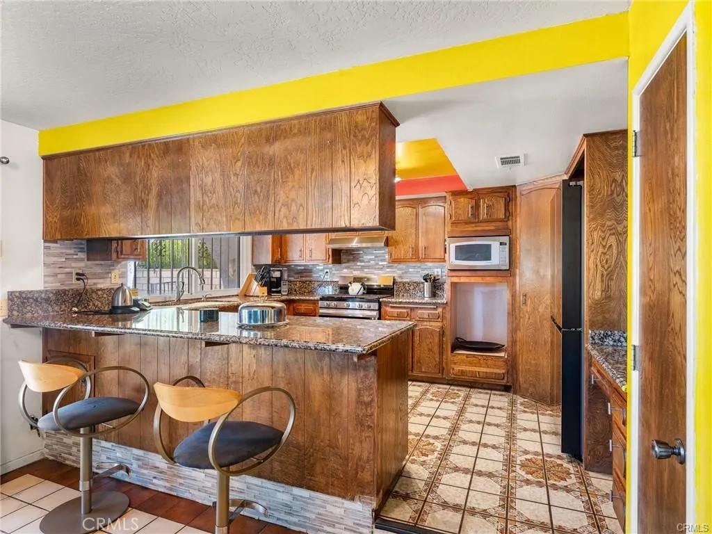 13916 Burning Tree Drive, Victorville, California 92395 home-pic-20