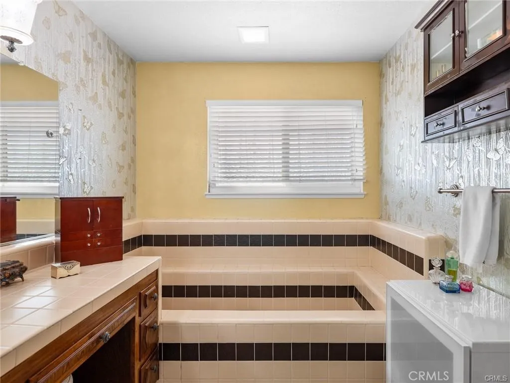 13916 Burning Tree Drive, Victorville, California 92395 home-pic-35