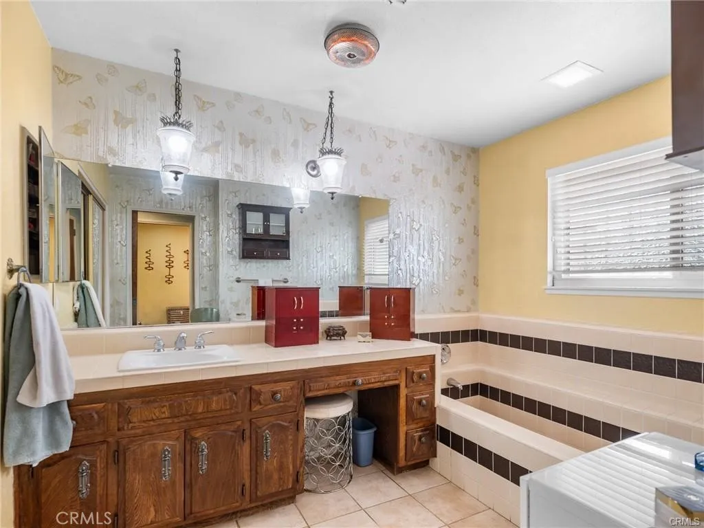 13916 Burning Tree Drive, Victorville, California 92395 home-pic-34