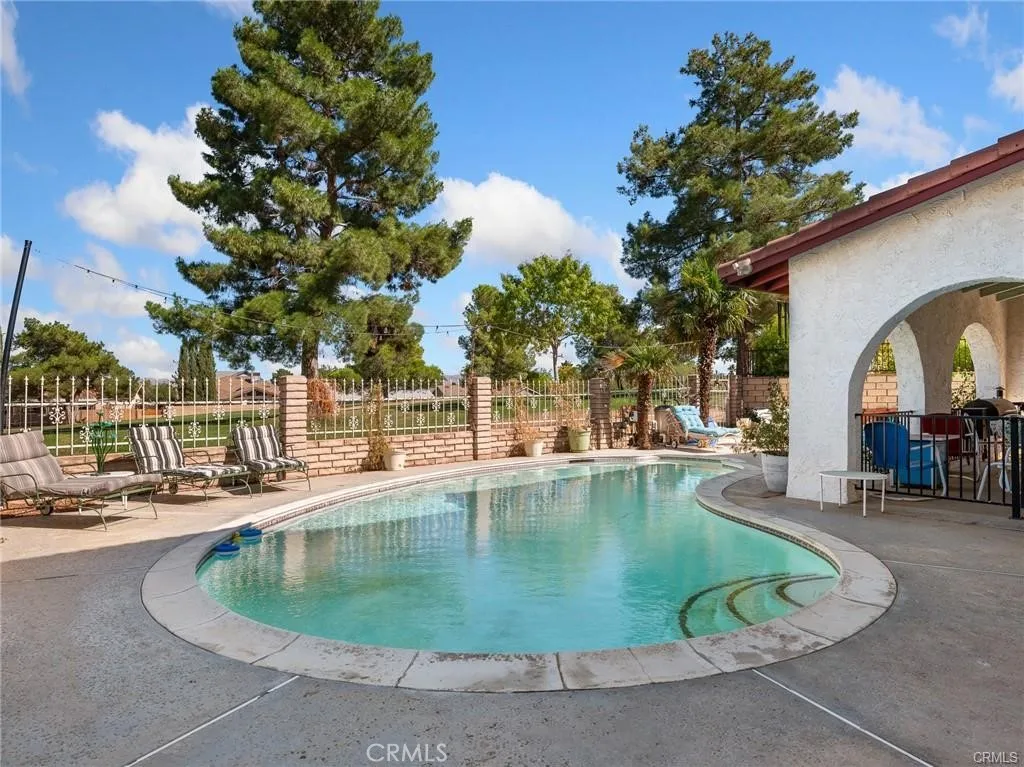 13916 Burning Tree Drive, Victorville, California 92395 home-pic-44