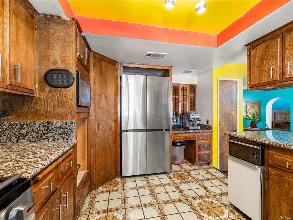 13916 Burning Tree Drive, Victorville, California 92395 home-pic-23