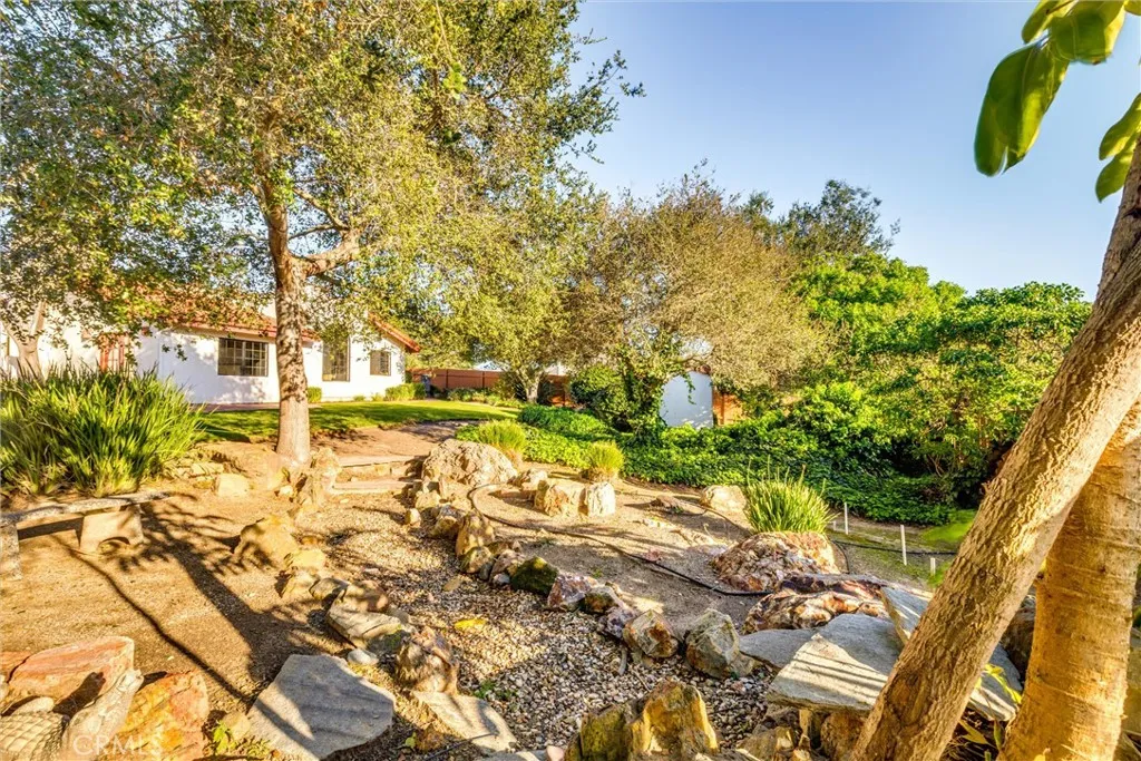 2741 Woodland Hills, Arroyo Grande, California 93420 home-pic-24