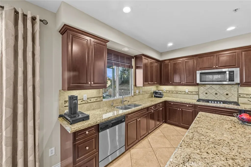 12178 Scenic View, Riverside, California 92505 home-pic-27