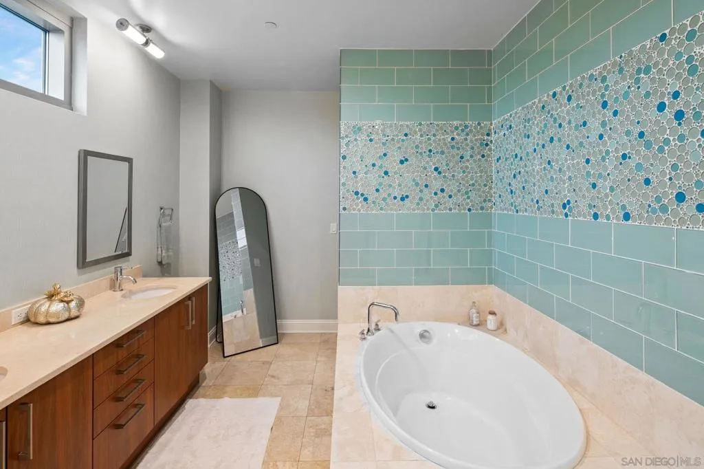 800 The Mark Ln 2801, San Diego, California 92101 home-pic-30
