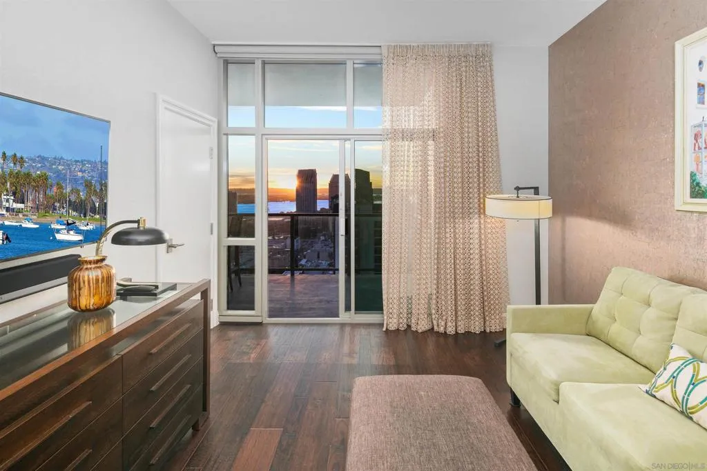 800 The Mark Ln 2801, San Diego, California 92101 home-pic-18