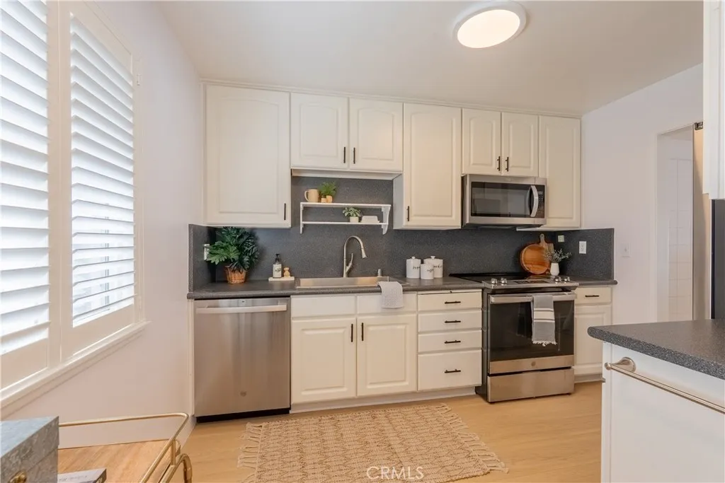 83 W Garden Green, Port Hueneme, California 93041 home-pic-16