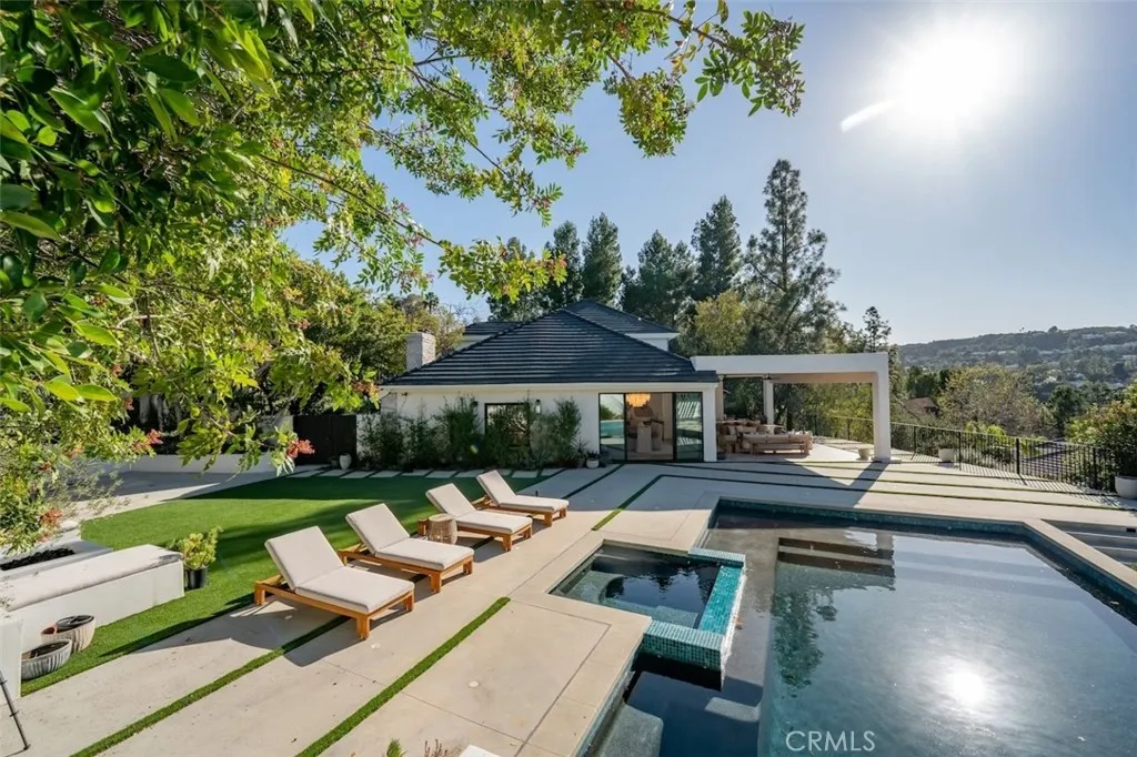4017 Nogales, Tarzana, California 91356 home-pic-1