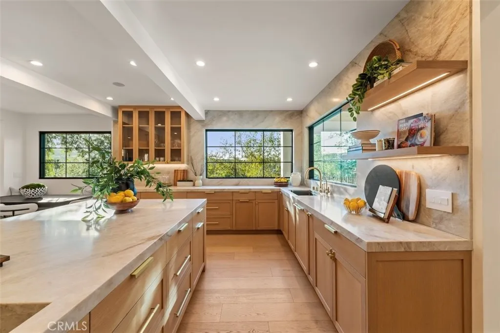4017 Nogales, Tarzana, California 91356 home-pic-15
