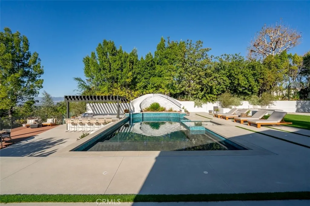 4017 Nogales, Tarzana, California 91356 home-pic-5
