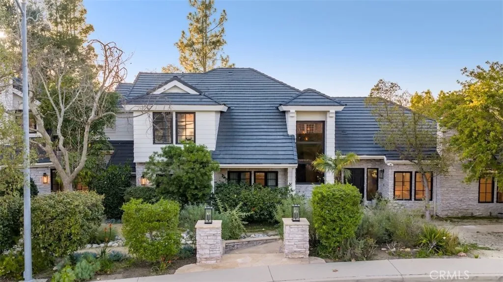 4017 Nogales, Tarzana, California 91356 home-pic-2