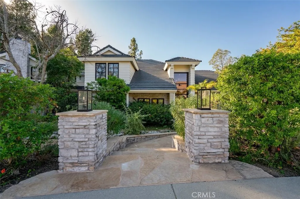 4017 Nogales, Tarzana, California 91356 home-pic-3