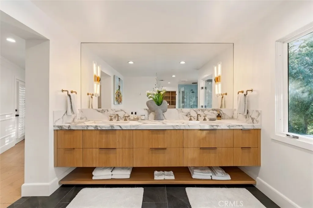 4017 Nogales, Tarzana, California 91356 home-pic-37