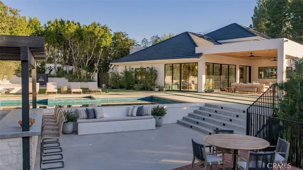 4017 Nogales, Tarzana, California 91356 home-pic-6