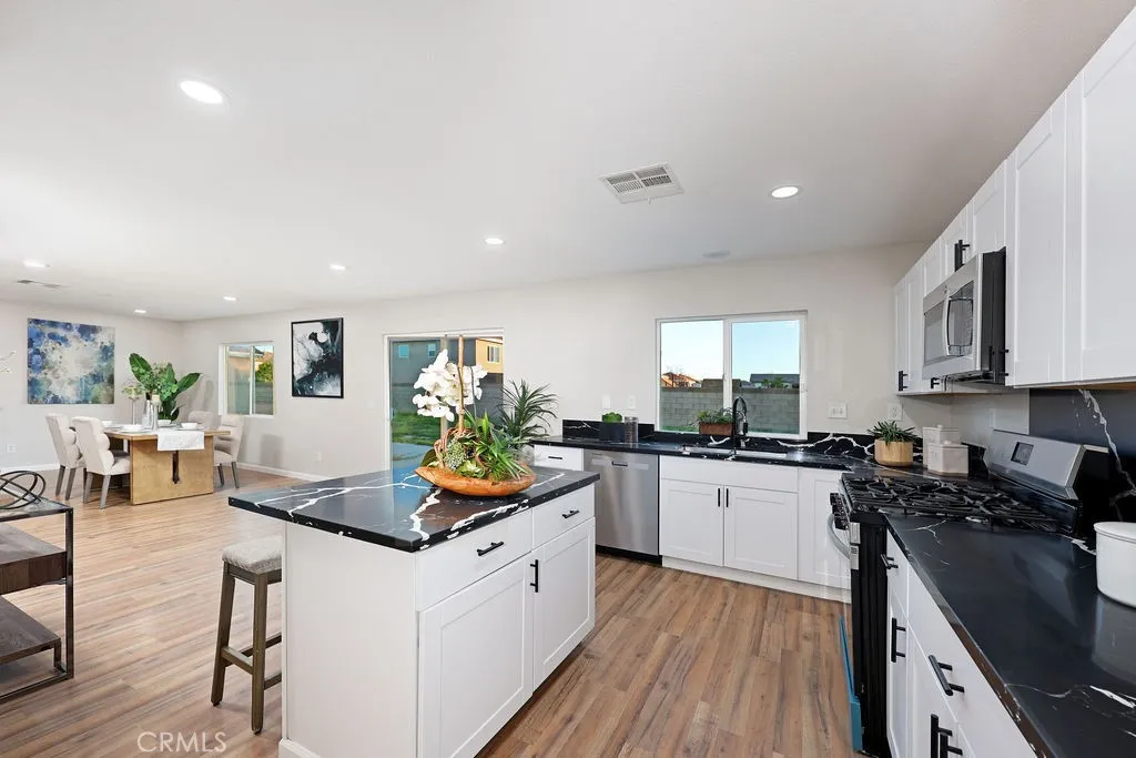 1832 E Ivesbrook, Lancaster, California 93535 home-pic-9