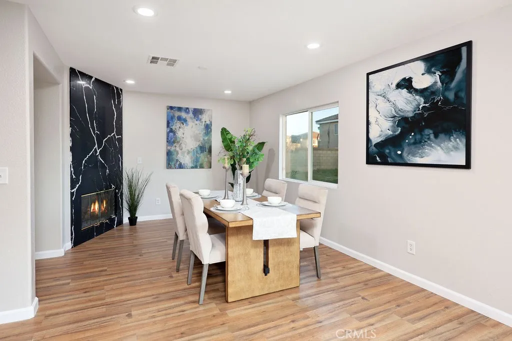 1832 E Ivesbrook, Lancaster, California 93535 home-pic-6