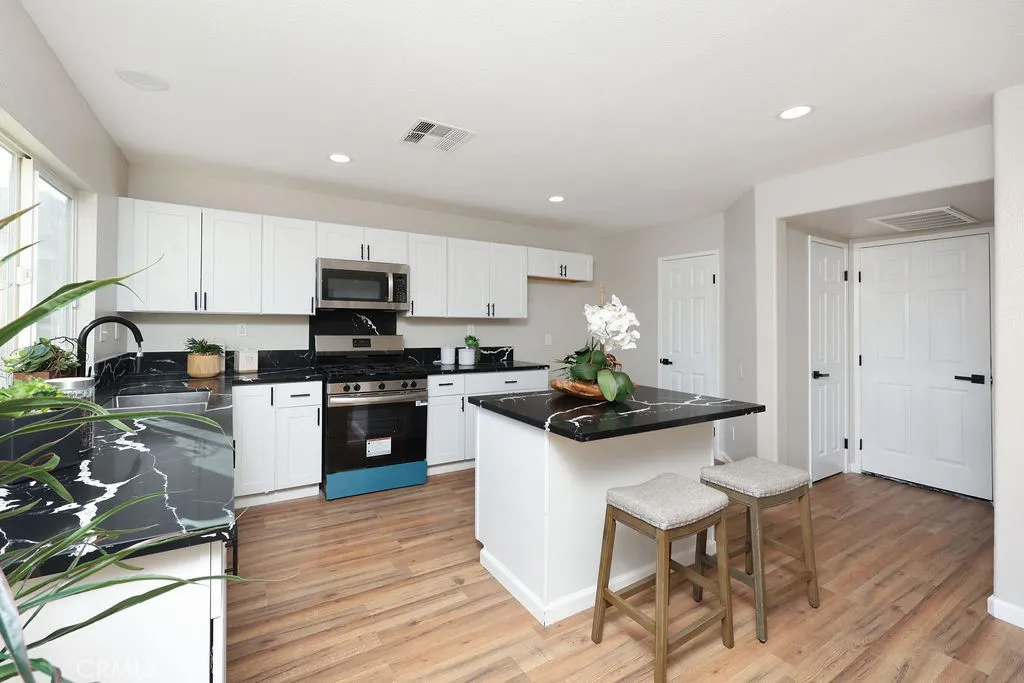 1832 E Ivesbrook, Lancaster, California 93535 home-pic-8