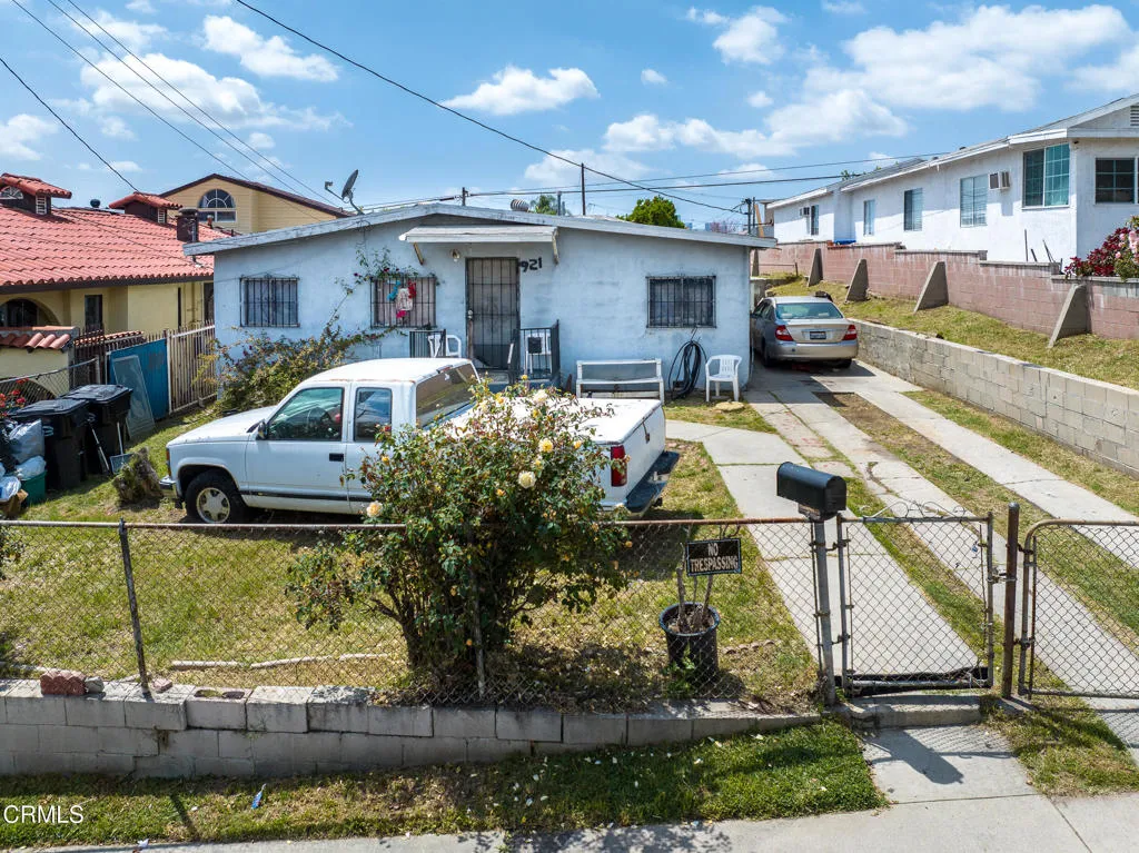 923 N Alma Avenue, Los Angeles, California 90023 home-pic-1