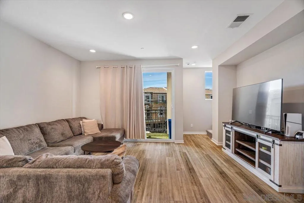 2548 S S Escondido Blvd 906, Escondido, California 92025 home-pic-18