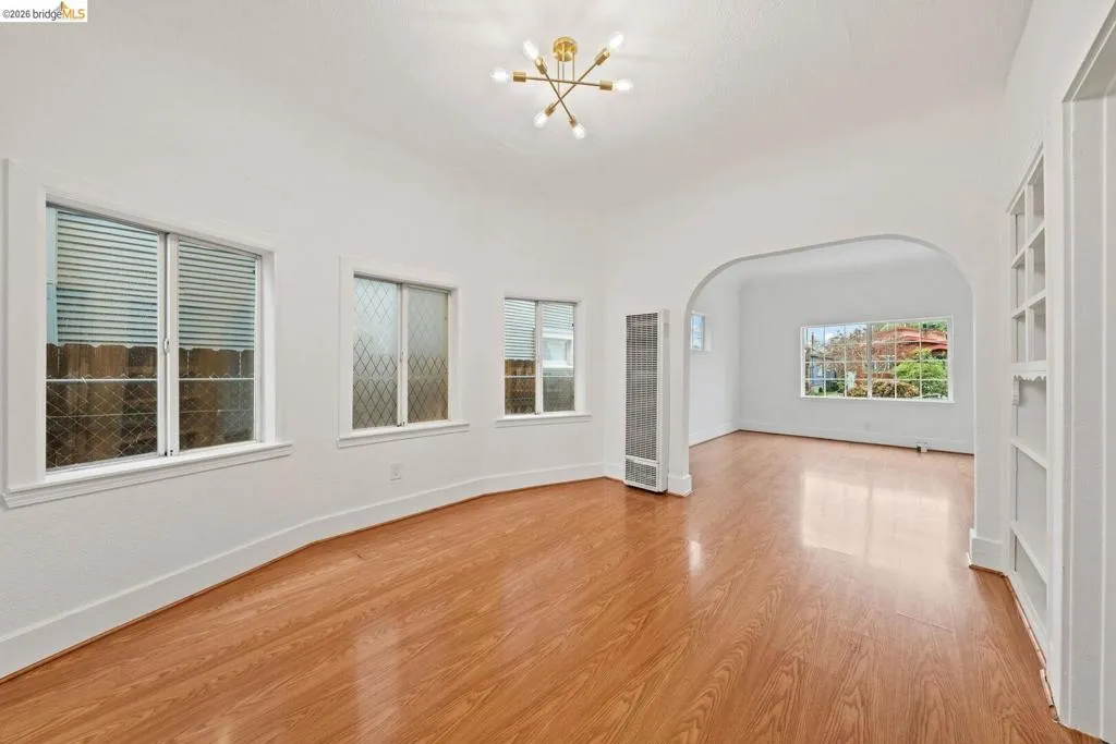 5812 5812 Dover St, Oakland, California 94609 home-pic-9