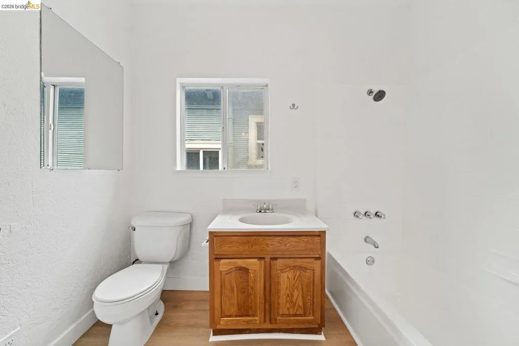 5812 5812 Dover St, Oakland, California 94609 home-pic-23