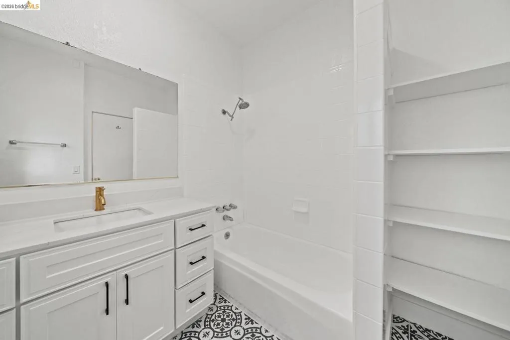 5812 5812 Dover St, Oakland, California 94609 home-pic-13