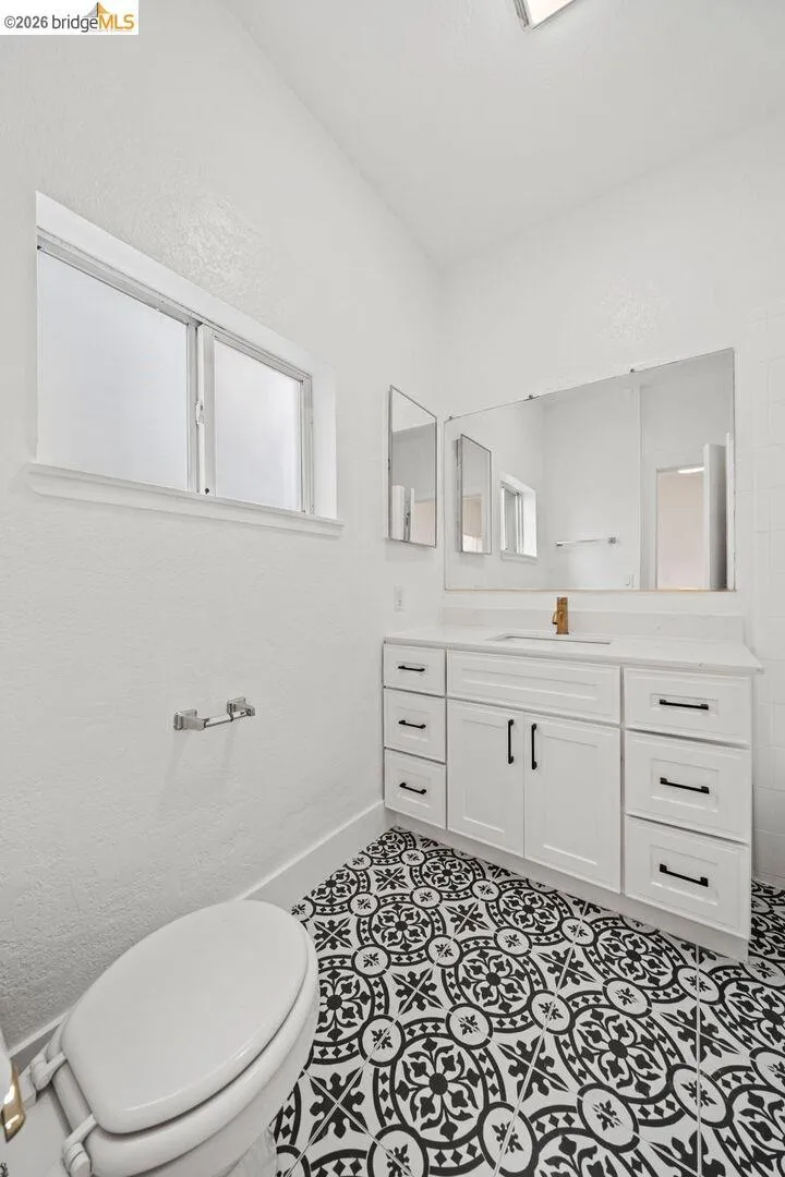 5812 5812 Dover St, Oakland, California 94609 home-pic-12